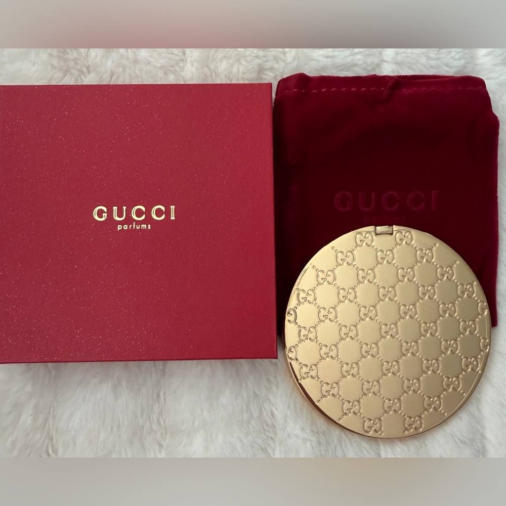 🚨 SOLD🚨 Gucci Gold Embossed Compact Mirror